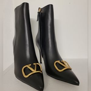 VALENTINO GARAVANI High-ankle boots
